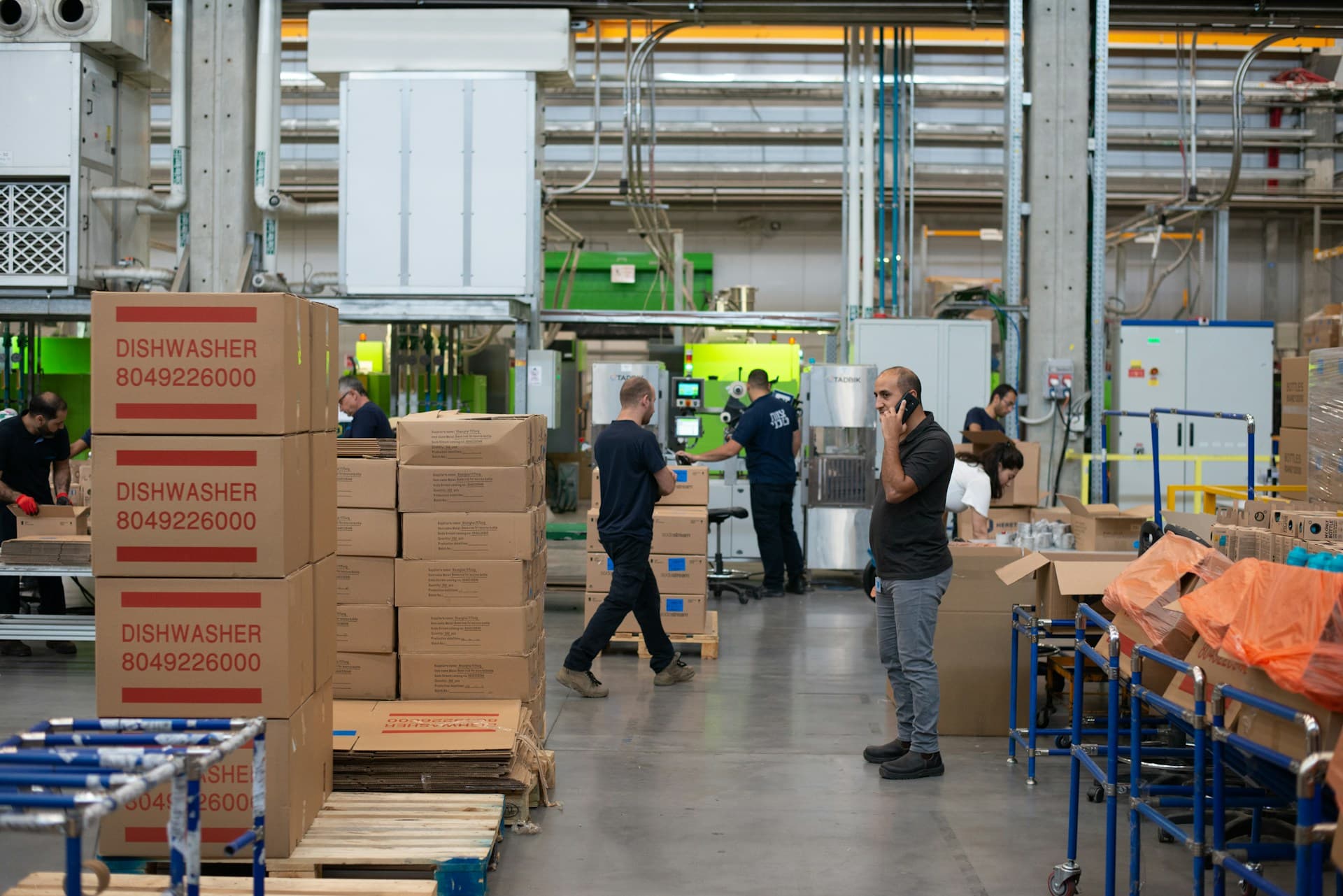 Factory production and delivery management in Vietnam